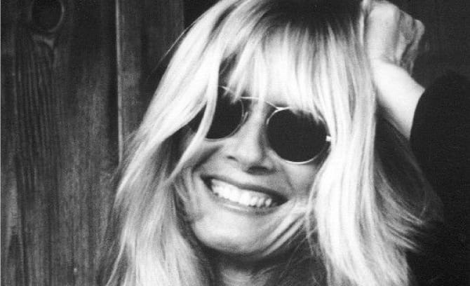 Champ de blé avec des corbeaux